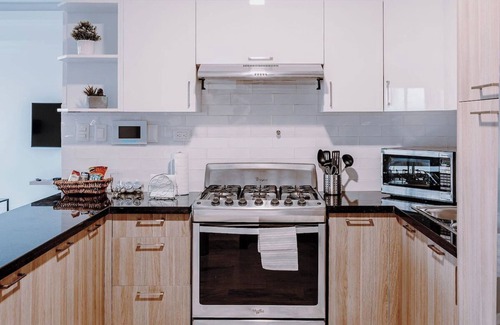 Gascue Apartment | Amplio apartamento con hermosa vista. /Spacious apartment with a beautiful view.