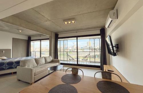 Constitucion Apartment | Amplio Loft con balcón sobre la Av 9 de Julio 6C