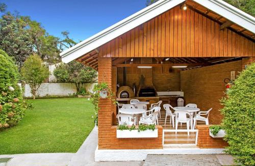 Campos do Jordao Apartment | Amplo Duplex - Capivari - 5 Qts - Lareira - Lazer