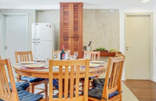 Campos do Jordao Apartment | Amplo Duplex - Capivari - 5 Qts - Lareira - Lazer