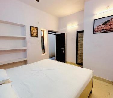 Varanasi House | Amrit Ganga Guest house 1,5km from kashi vishwanath Near Rathyatra ropeway