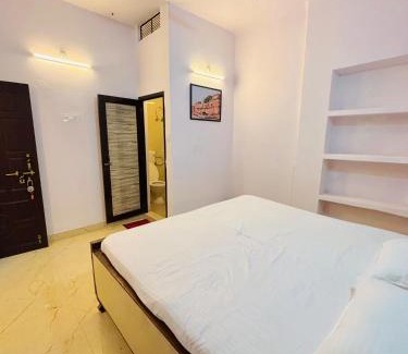 Varanasi House | Amrit Ganga Guest house 1,5km from kashi vishwanath Near Rathyatra ropeway