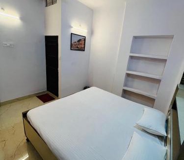 Varanasi House | Amrit Ganga Guest house 1,5km from kashi vishwanath Near Rathyatra ropeway