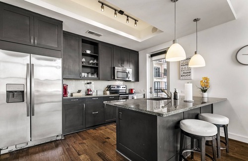 Turtle Creek Apartment | Amyfinehouse UPTOWN DALLAS+2BR Corporate Luxury Apt+Pool+Gym+Katy Trail