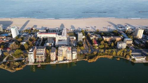 Constanta Apartment | AmyMamaia marina blue