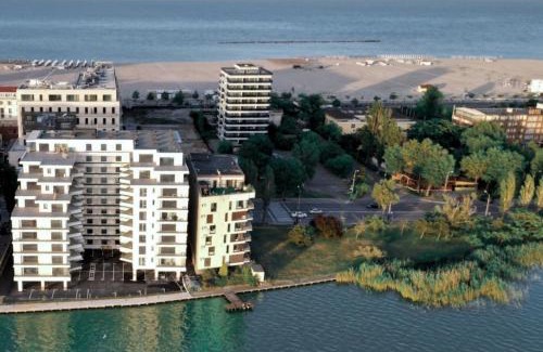 Constanta Apartment | AmyMamaia marina blue