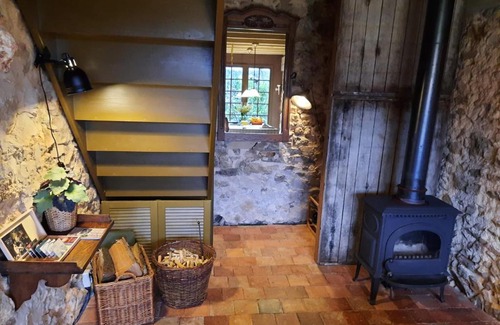 Larochemillay House | Anémone Sauvage