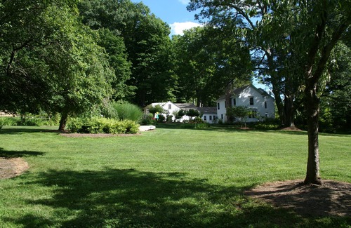 Sharon House | An acclaimed photographer's country home, near private schools!