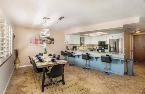 Lake Havasu City House | An Adventurer's Retreat ~ Book for Desert Storm! RV Garage! Hot Tub & Pool!
