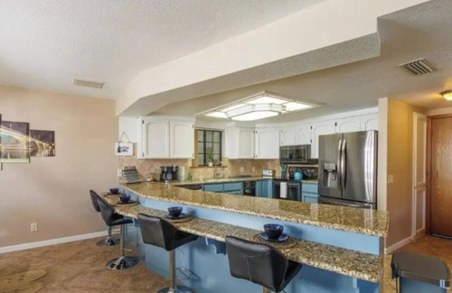 Lake Havasu City House | An Adventurer's Retreat ~ Book for Desert Storm! RV Garage! Hot Tub & Pool!