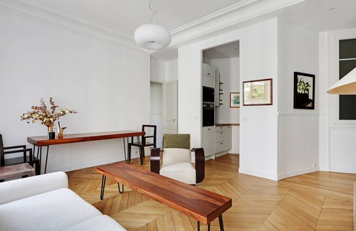 Quartier de la Plaine-de-Monceaux Apartment | An Amazing 2-BR/1BA in Monceau