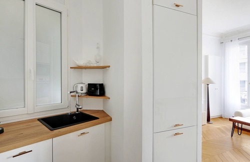 Quartier de la Plaine-de-Monceaux Apartment | An Amazing 2-BR/1BA in Monceau