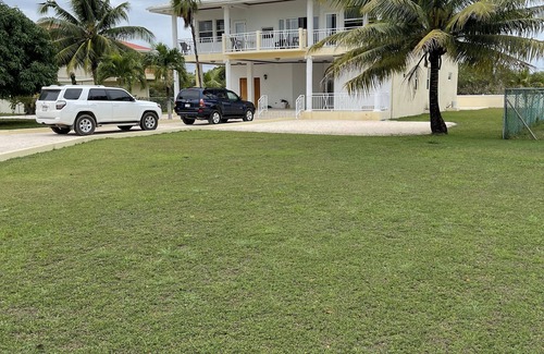 Lake Gardens House | An amazing family/vacation home in a safe picturesque area of Belize