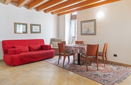 Pesina Spezie Apartment | An attractive residence on the Verona side of Lake Garda.