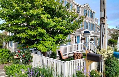 Dennis Port Hotel | An English Garden