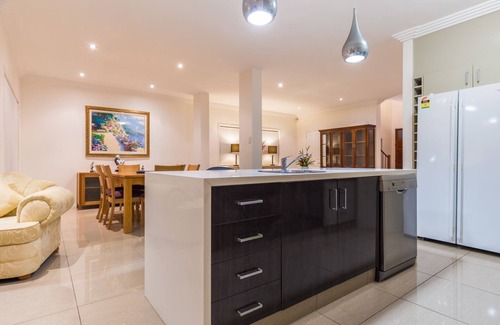 Southport House | An entertainer's paradise on the Gold Coast
