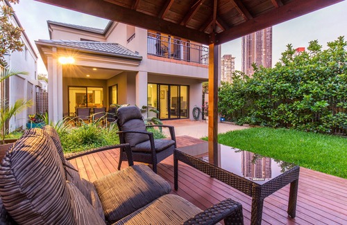 Southport House | An entertainer's paradise on the Gold Coast