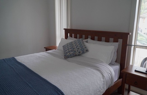 Scullin House | An executive 3 bedroom modern house, all to yourself