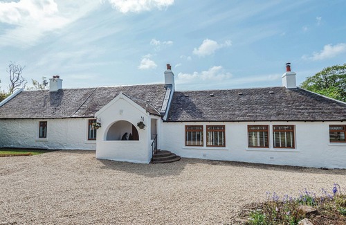 Dalry Cottage | An ideal cottage for friends and family to enjoy a relaxing break.
