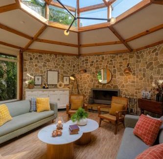 Bullawala Villa | An Immaculate And Warm 4-bedroom Villa With A Pool
