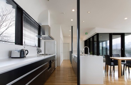 Hirafu House | An open and modern villa located below Hirafu / Abuta-gun Hokkaidō