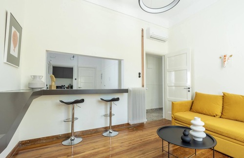 Plaka Apartment | An Outstanding 3 Bdrm Apartment in the Heart of Athens