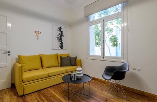 Plaka Apartment | An Outstanding 3 Bdrm Apartment in the Heart of Athens