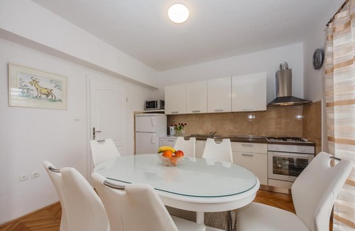 Kastela Apartment | Ana