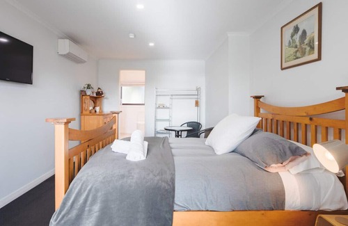 Corinella Apartment | Ananda 3 - Bliss in Corinella with Ocean Views