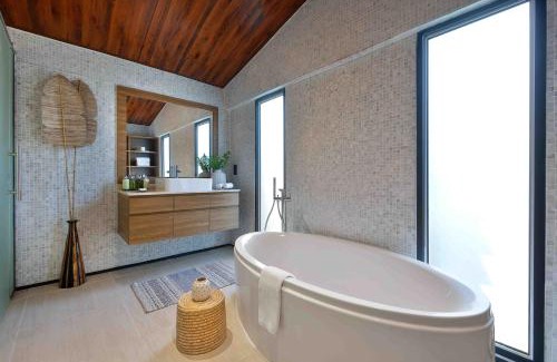 Dubai Resort | Anantara World Islands Dubai Resort