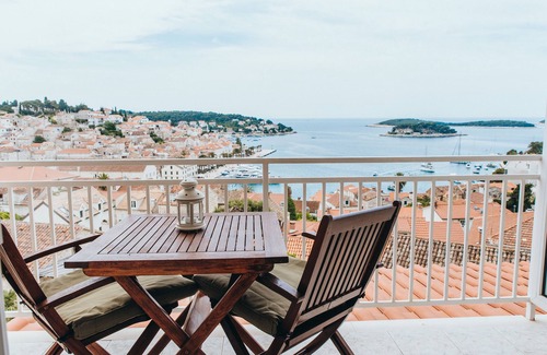 Hvar Old Town Apartment | Anatota