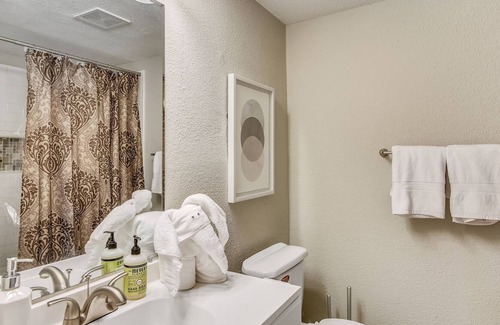 Galveston Condo | Anchor by Pleasure Pier #4: Updated Condo Community, Heart of the City
