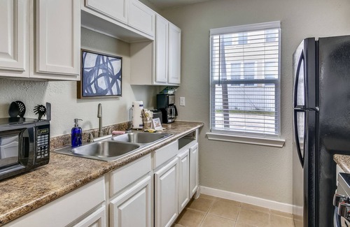 Galveston Condo | Anchor by Pleasure Pier #5: Updated Condo Community, Heart of the City