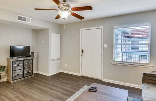 Galveston Condo | Anchor by Pleasure Pier #6: Updated Condo Community, Heart of the City