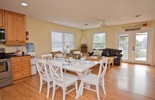 Emerald Isle Cottage | Anchor Management - Emerald Isle NC Home