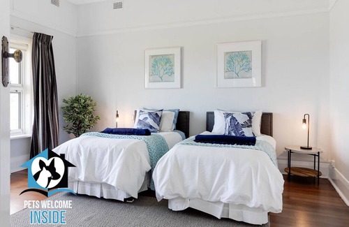 Victor Harbor House | Anchor on Esplanade - Esplanade Classic Art Deco with Stunning Extension