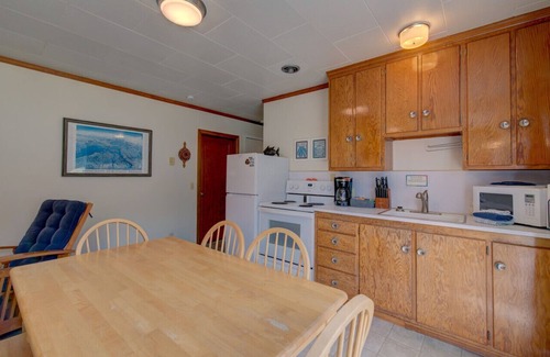 Long Beach Cottage | Anchorage Cottages Unit 6 Dog friendly and close to the beach