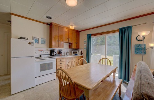 Long Beach Cottage | Anchorage Cottages Unit 6 Dog friendly and close to the beach