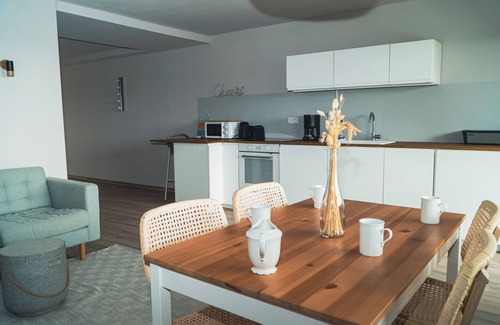 Rettin Apartment | Anchorage - stylish apartment with sea view & balcony