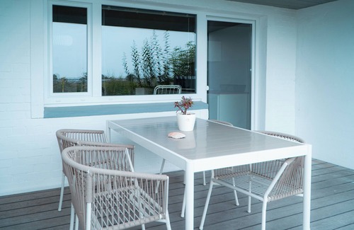 Rettin Apartment | Anchorage - stylish apartment with sea view & balcony