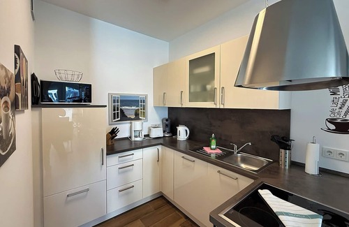 Mitte-Sud Apartment | Anchorage vacation apartment - For 4 people with harbor view and private wallbox