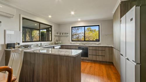 Lakes Entrance House | Anchored on Capes