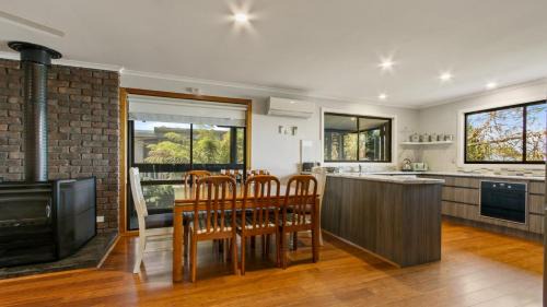 Lakes Entrance House | Anchored on Capes