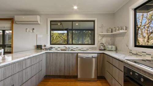 Lakes Entrance House | Anchored on Capes