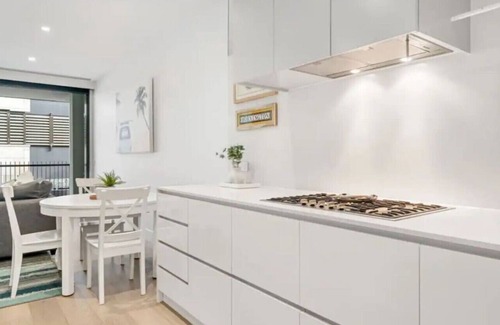 Mornington Apartment | Anchors Away | Escape in the heart of Mornington