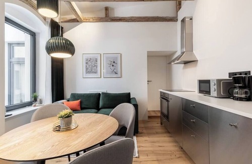 Weissensee Apartment | Ancient 33sqm 2room maisonette apt. Near center.