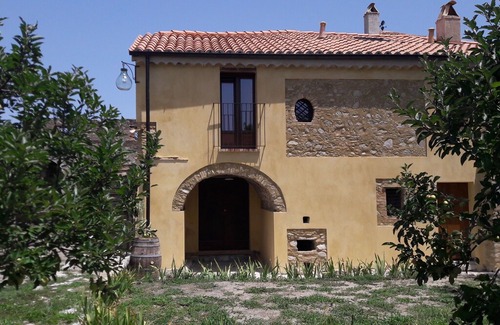 Stilo House | Ancient holiday home in the countryside of Stilo with garden