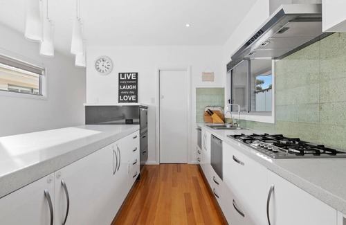 Torquay House | Anderson Pool Premium