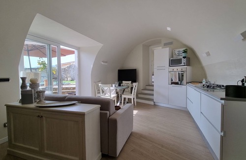 Andora Villa | Andora Pinamare - Appartamento in Villa con Giardino, Privacy uso Esclusivo