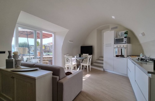 Andora Villa | Andora Pinamare - Appartamento in Villa con Giardino, Privacy uso Esclusivo
